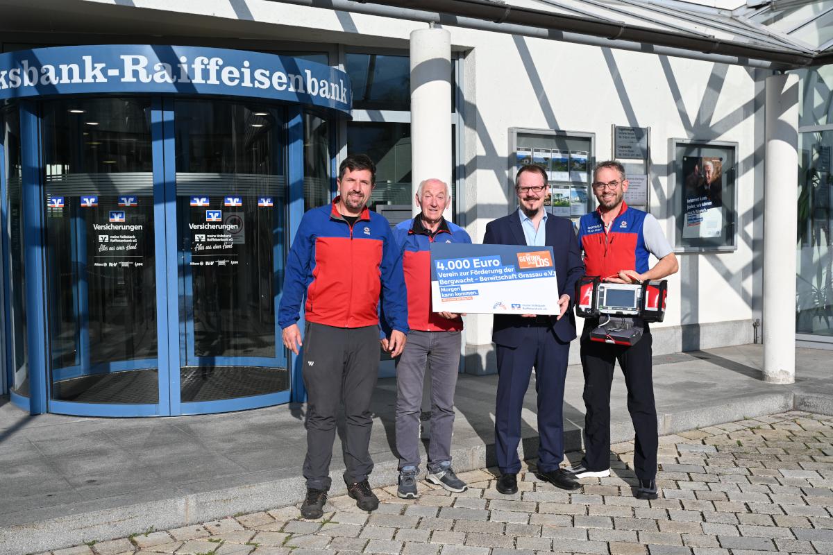 Spendenübergabe bei der VR-Bank in Grassau Spendenübergabe bei der VR-Bank in Grassau